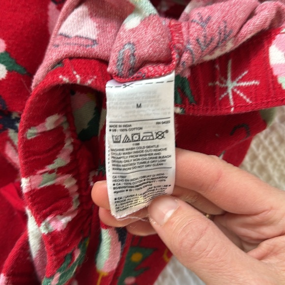 2 Pairs of Old Navy Holiday Pajama Bottoms 🎄☃️ - Picture 16 of 16